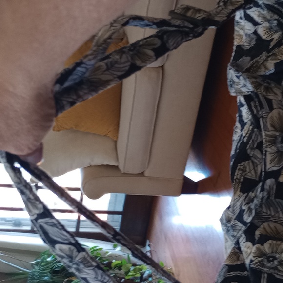 La Reina Large Duffle Carry on Bag with matching little coin Very Good Condition - Picture 3 of 10